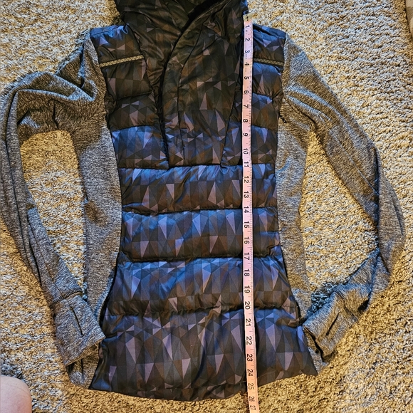 STUNNING LULULEMON FLUFF OFF GOOSE PUFFER JACKET - Picture 5 of 10